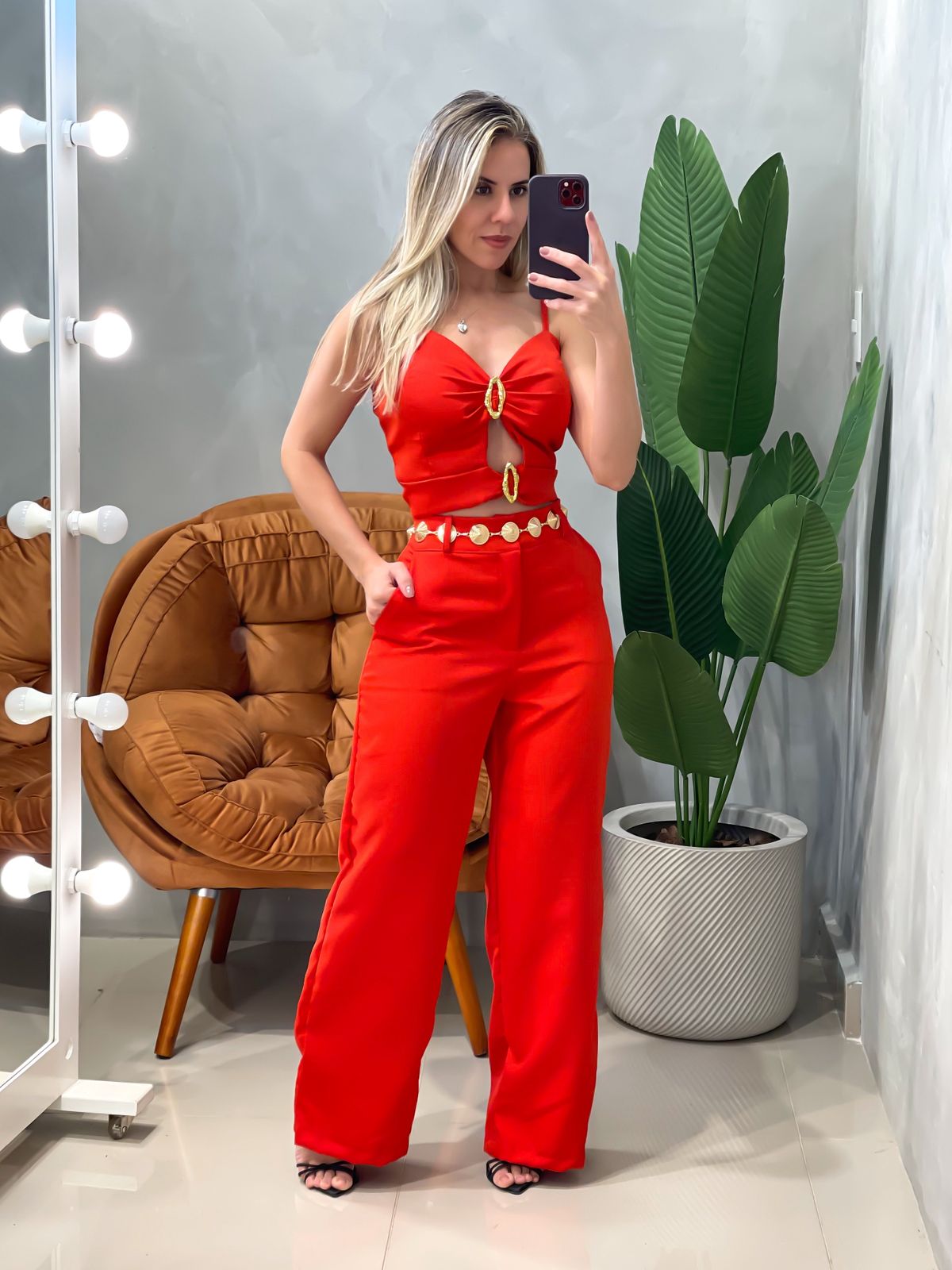 Conjunto em Alfaiataria Cropped de Alça com Recortes e Calça Pantalona Andreia Ref 1827